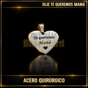 DIJE "TE QUEREMOS MAMÁ" (A.Q) — vista principal sobre fondo negro con detalles dorados